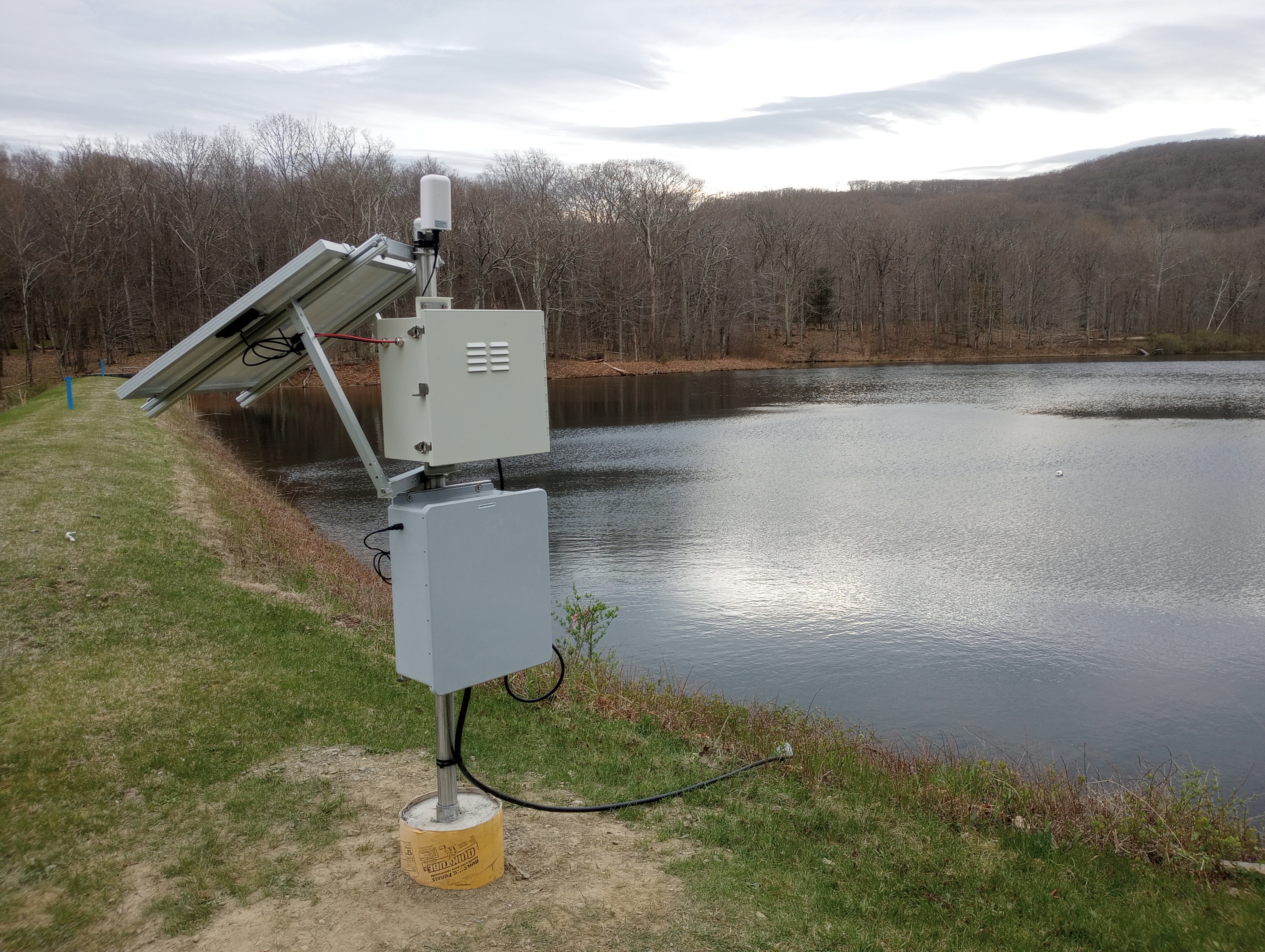 Reservoir monitoring installation
